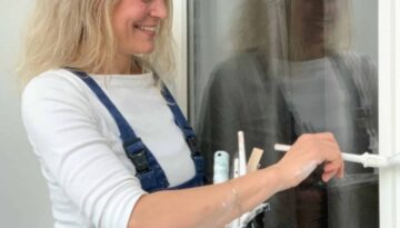 schilderende vrouw